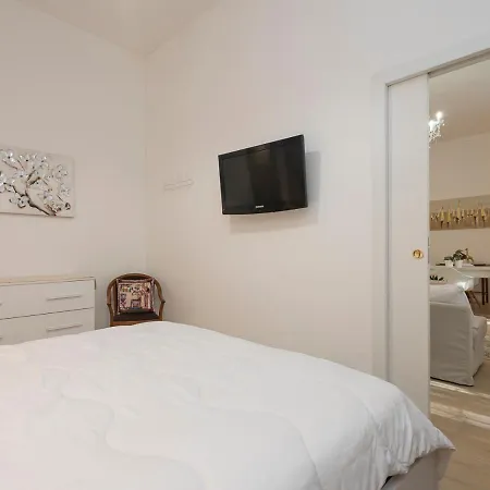White Loft Near Duomo Orti 14 Apartment